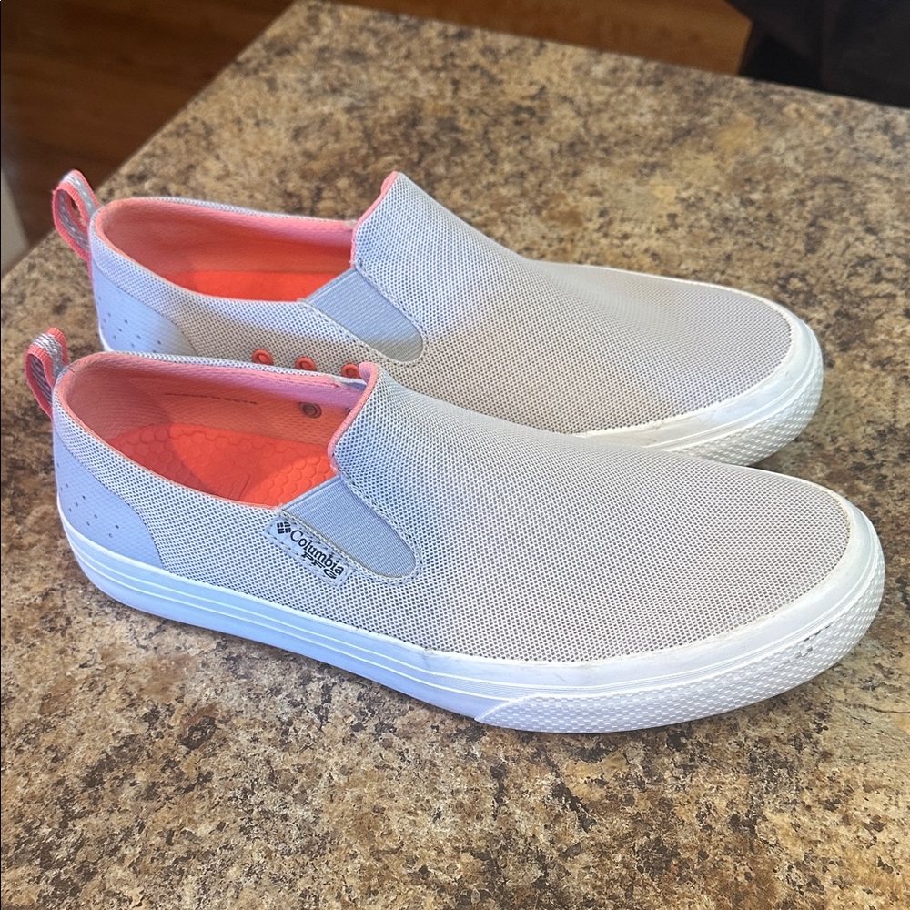 Columbia Light Gray and Coral WOMENS 9 Slip-On Shoes Loafers Sneakers